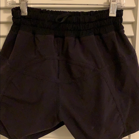 Lululemon Tracker Short 4” Size 4 - Picture 3 of 5